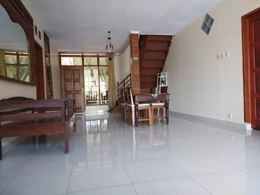 Hazel House With Swimming Pool By Grorental Bandung Exterior photo