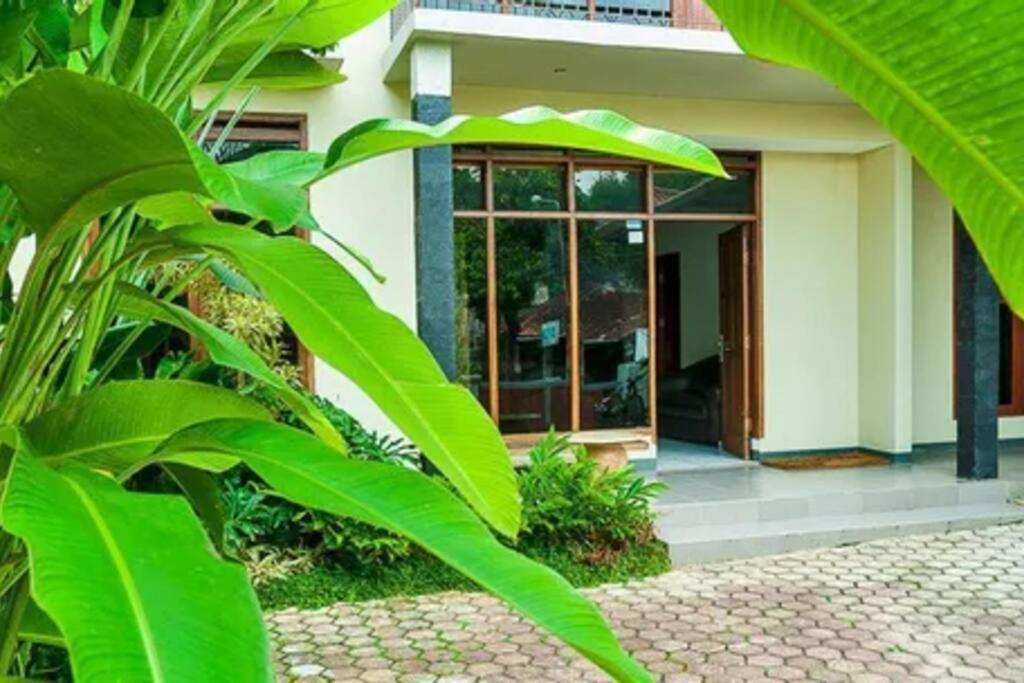 Hazel House With Swimming Pool By Grorental Bandung Exterior photo